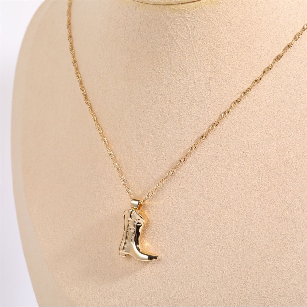 Gold cowboy boot pendant necklace - Picture 2 of 4